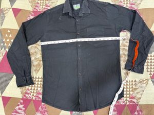 Combo of black shirt and blue straightfit jeans