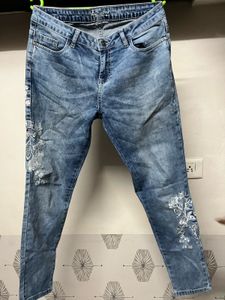 Embroidered Denim Jeans💙🏃‍♀️