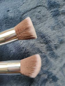 Set Of 8 Makeup Brushes