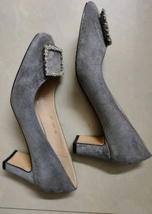 Classy Suede Grey Pumps With Rhinestone