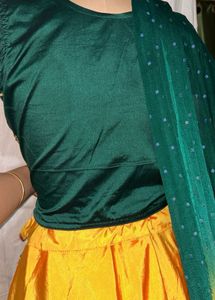 🌸Golden Embroidered Lehenga💛🥻