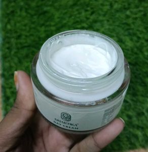 Dhartika Day Cream