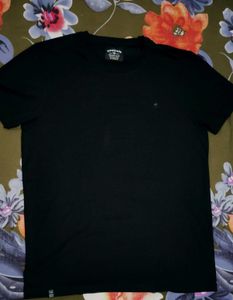 Nostrum Black T-Shirt