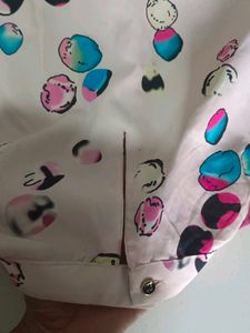 M Size Close Neck Top