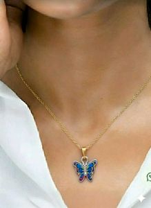 Butterfly Pendant Necklace (it&#39;s fully untouched)