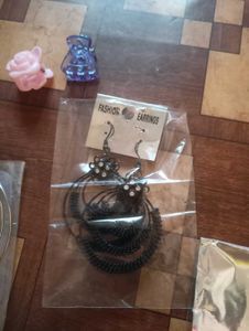 Accessory pack of 24 things