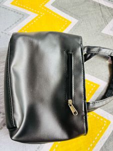 Chic Black Handbag
