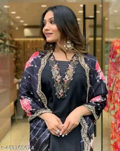 Elegant Black V_Neck Embroidered Kurta Set 🥰💝