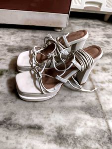 Shoetopia White Tie Up / Tied Platform Heels 🤍