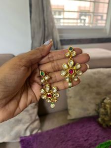 Kundan Jewelry Set: Necklace &amp; Earrings
