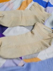 4 Pairs Of Cozy Socks (No Defects)