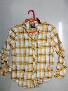 💛 Yellow Button-Down Shirt