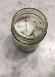 Rose petals candle