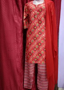 ❤️🥰 Brand New Three Pc Suit ❤️🥰 Colours N Designs Available