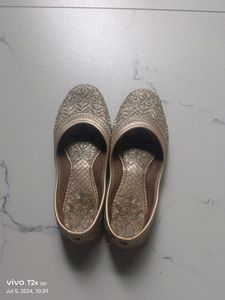 Embroidered Punjabi Jutti