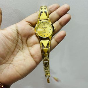 Elegant Gold 'Sona' Watch