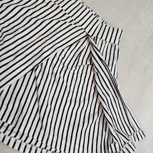 Black And White Stripped Mini Skort#shorts In Form Of Skirt#divided Skirt
