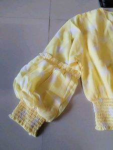 Chic Yellow Floral Print Top