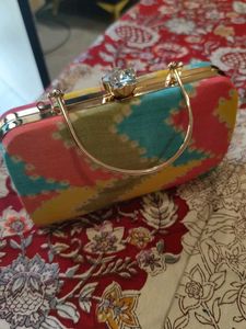 Multi Hand Clutch With Chain Sling