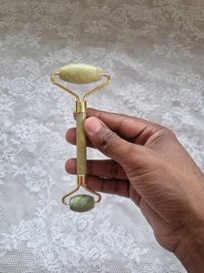 mCaffeine Jade Roller - Face Massager