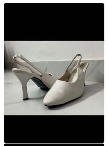 Charming White Slingback Heels❤️