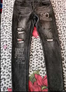 Ripped Graphic Jeans