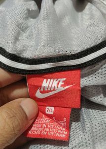Nike Jecket Size 6/7 Years Boy