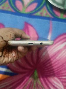 Samsung Galaxy J7 Prime Mobile Phone With Charger
