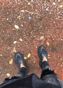 Adidas Yeezy Foam Runners Onyx (Get A Free Wallet)