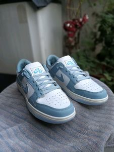 8 number sneaker best quality for men