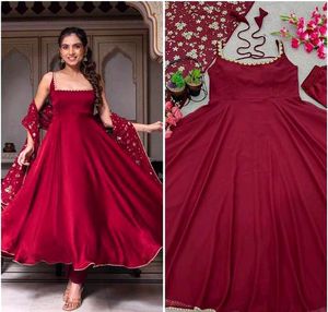 New/Unused Embroidered Satin Sleeveless Gown Set