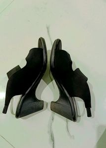 A Beautiful Heels To Wear Everywhere I am selling