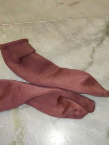 Used coralish beige Tabi Socks
