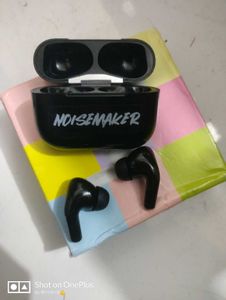 Noisemaker Black Wireless Earbuds