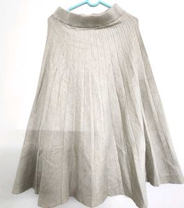 Elegant Beige Knit Skirt