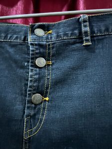 Denim Skirt w threadwork n triple button closure