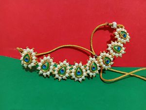 Peacock Pearl Necklace