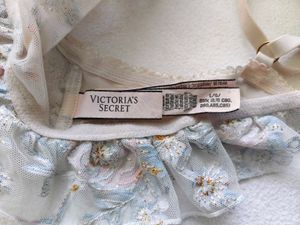 Victoria's secret : Front Tie Lace Bralette