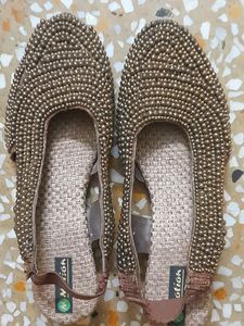 Pearl sandal