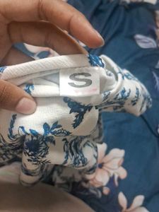 Top Size S