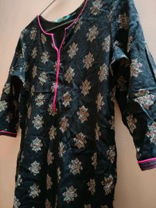 Avaasa Black Kurti