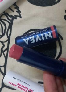 Beauty Babes Up For Grabs!