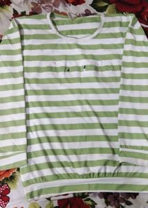 4 Sets Of Baggy T-shirt.