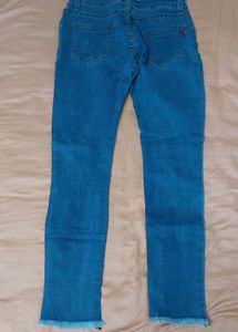 Sleek & Chic: Modern Skinny Jeans