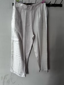 Elegant Grey Capri Pants