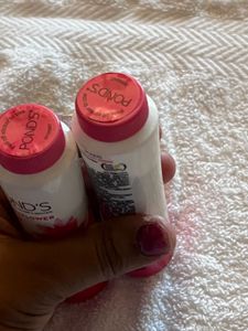 Pond&#39;s Powder &amp; Wottagirl! Tangerine Body Spray