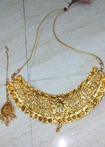 Women&#39;s Choker Necklace &amp; Maang Tika