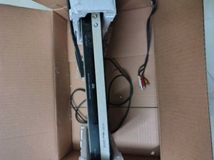 Samsung DVD-P172 DVD Player - Stylish &amp; Compact