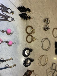 29 Pairss Of Earings
