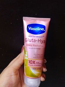 VASELINE Gluta - Hya Serum-in-lotion